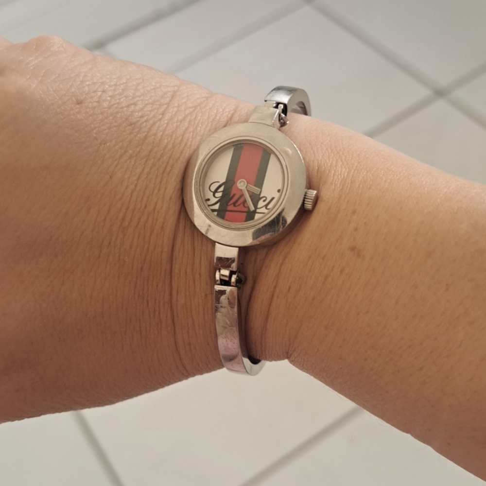 Authentic Gucci bangle watch Swiss Made